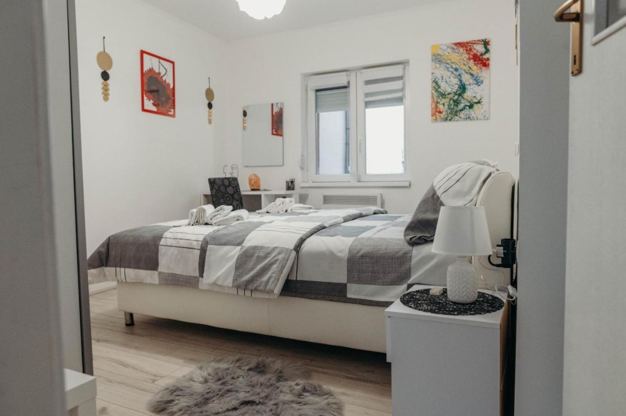 Holy Apartment Ðakovo Екстериор снимка