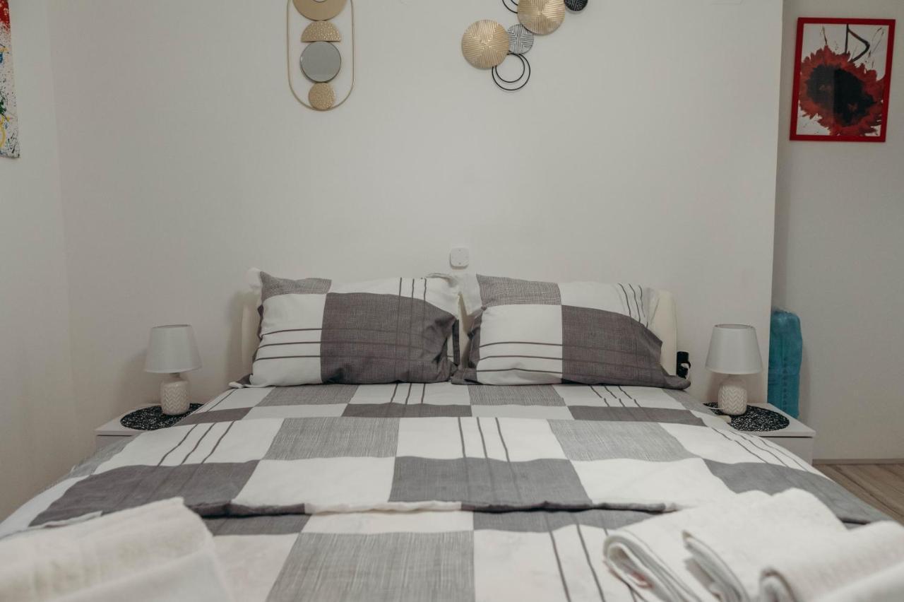 Holy Apartment Ðakovo Екстериор снимка