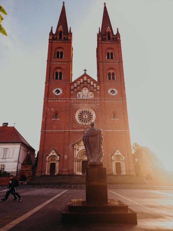 Holy Apartment Ðakovo Екстериор снимка